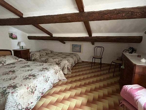 Maison à vendre    7 pièces • 266 m2 Vaison-la-Romaine