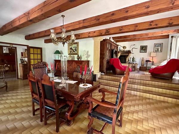 Maison à vendre    7 pièces • 266 m2 Vaison-la-Romaine