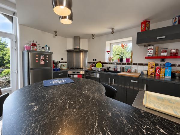 Maison
         6 pièces
        - 120 m² 221 000 € *