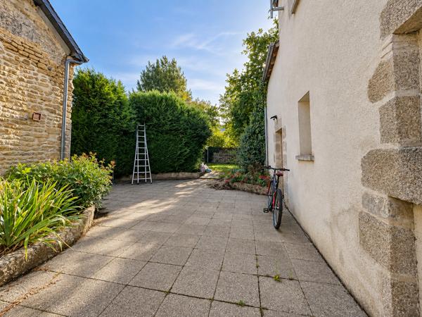 Maison
         6 pièces
        - 120 m² 221 000 € *