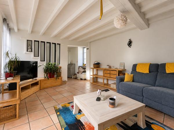 Maison
         6 pièces
        - 120 m² 221 000 € *