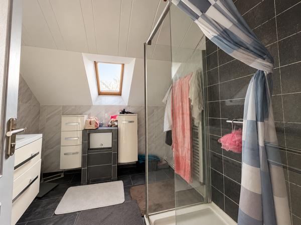 Maison
         6 pièces
        - 120 m² 221 000 € *