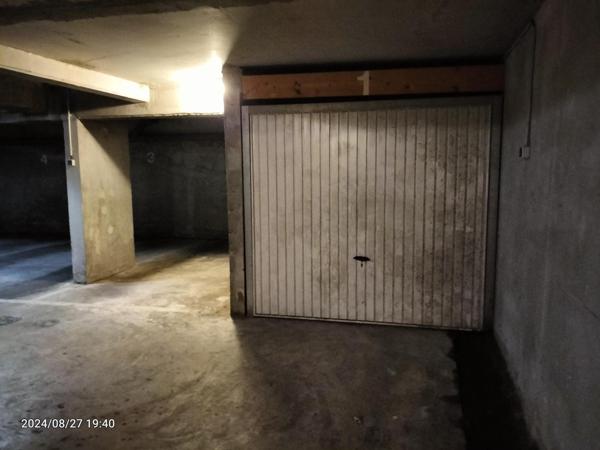 Parking / Garage à louer à Nantes