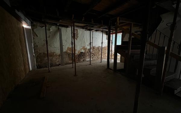 Immeuble à vendre    1 pièce •  Cozes