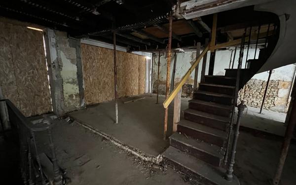 Immeuble à vendre    1 pièce •  Cozes