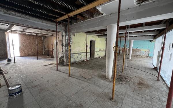 Immeuble à vendre    1 pièce •  Cozes