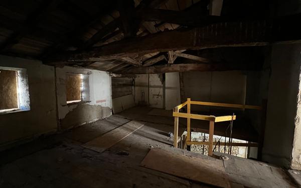 Immeuble à vendre    1 pièce •  Cozes