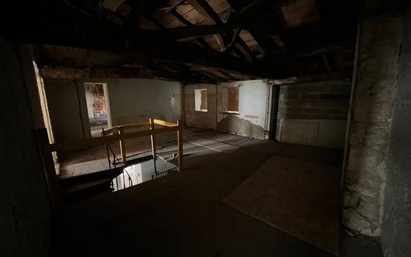 Immeuble à vendre    1 pièce •  Cozes