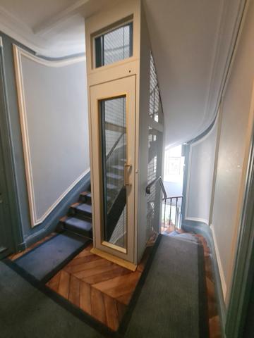 Magnifique appartement ancien parquet moulures cheminées