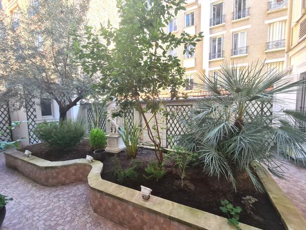 Magnifique appartement ancien parquet moulures cheminées