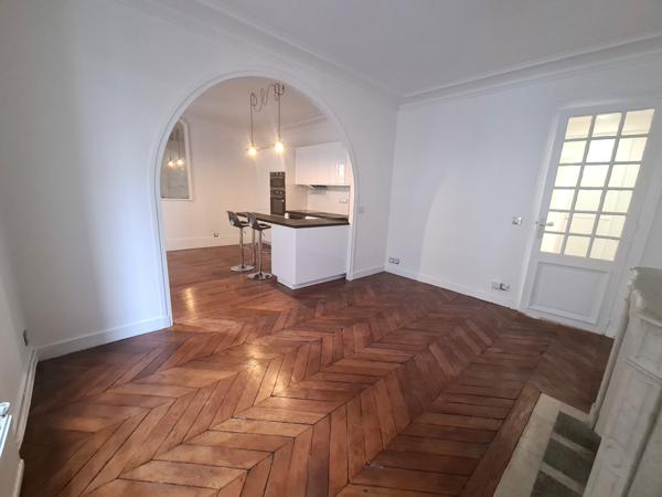 Magnifique appartement ancien parquet moulures cheminées