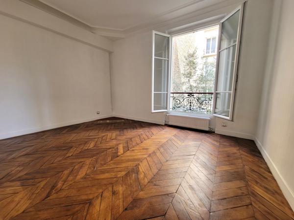 Magnifique appartement ancien parquet moulures cheminées
