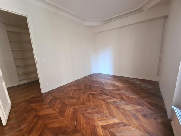 Magnifique appartement ancien parquet moulures cheminées