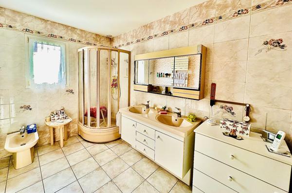 Joli pavillon sur sous sol