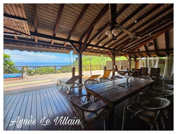 Propriété de 9 gites et 2 piscines Vue Mer