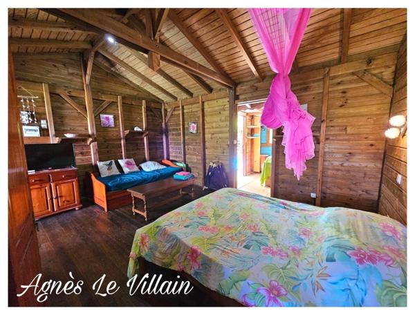 Propriété de 9 gites et 2 piscines Vue Mer