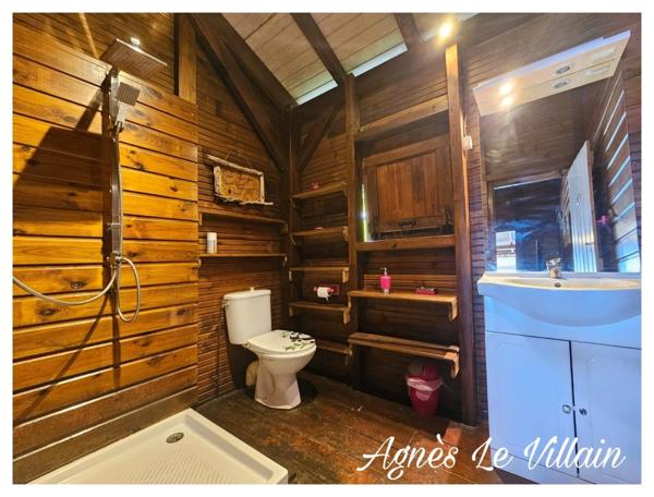 Propriété de 9 gites et 2 piscines Vue Mer