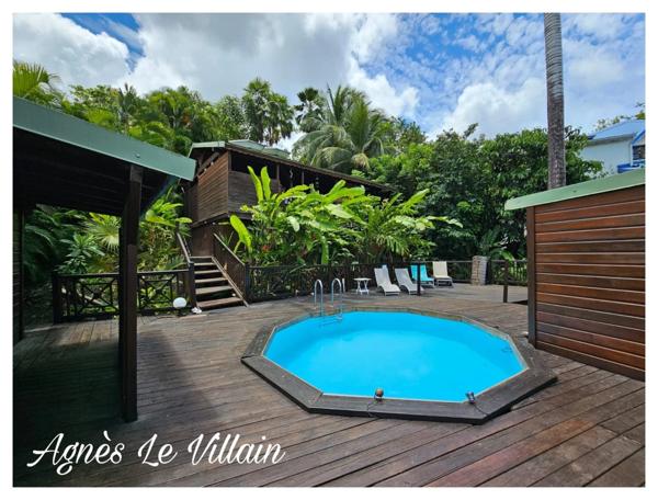 Propriété de 9 gites et 2 piscines Vue Mer