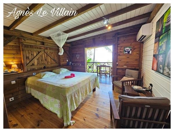 Propriété de 9 gites et 2 piscines Vue Mer