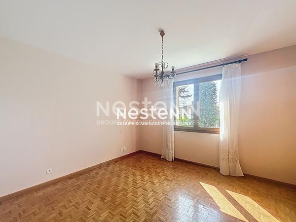 A VENDRE Maison Auch 4 chambres, jardin cloture et arbore, vue degagee, garage 70m2 en sous sol, veranda