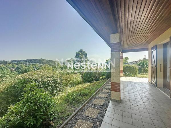 A VENDRE Maison Auch 4 chambres, jardin cloture et arbore, vue degagee, garage 70m2 en sous sol, veranda