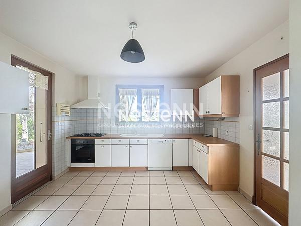 A VENDRE Maison Auch 4 chambres, jardin cloture et arbore, vue degagee, garage 70m2 en sous sol, veranda