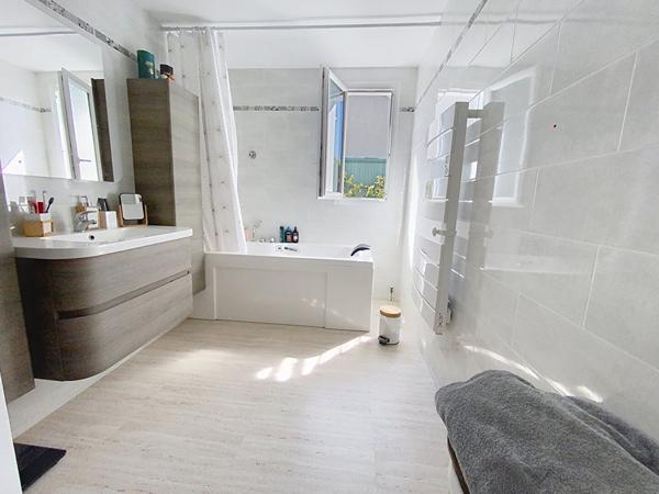 Maison à vendre à Saint Avertin - 5 chambres avec piscine