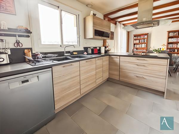 MAISON TRADITIONNELLE ? BREUILLET ? 3 CHAMBRES ? SOUS-SOL TOTAL