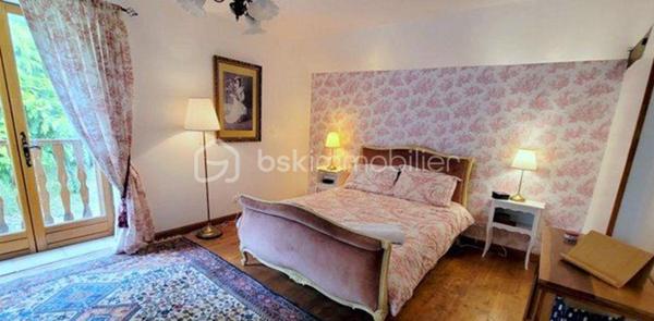 Maison de village de 330 m²