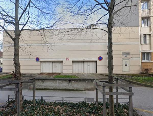 Place de stationnement - Pied du Metro Cusset