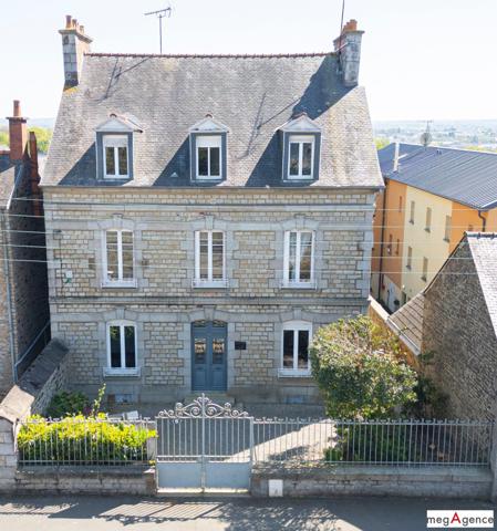 Appartement à FOUGERES, 35300 - 3 pièces 85m²