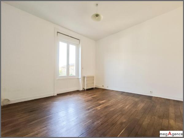 Appartement à FOUGERES, 35300 - 3 pièces 85m²
