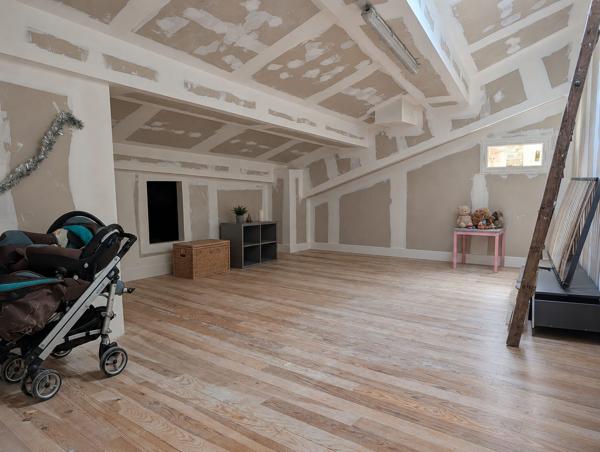 CHARME & VOLUMES – MAISON DE VILLAGE RÉNOVÉE AVEC GARAGE ET TERRASSE