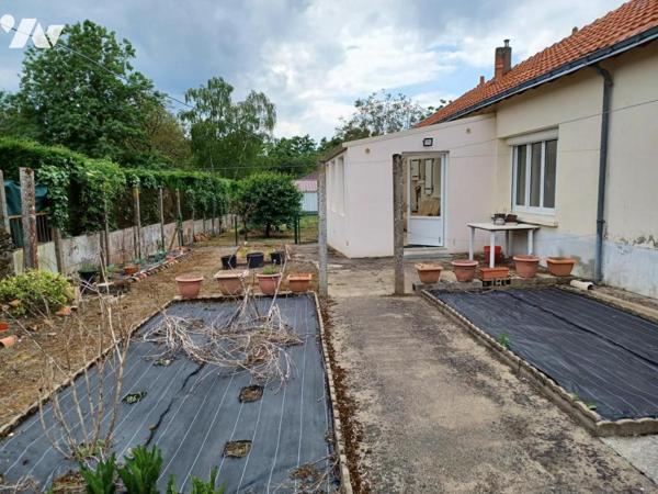 MAISON AVEC 1000M² DE TERRAIN & GARAGES