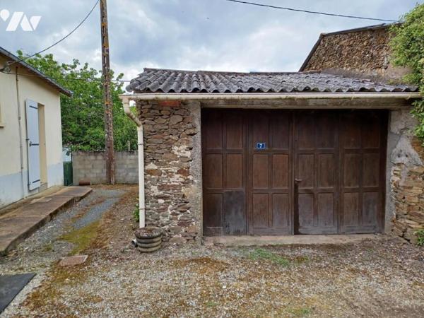 MAISON AVEC 1000M² DE TERRAIN & GARAGES
