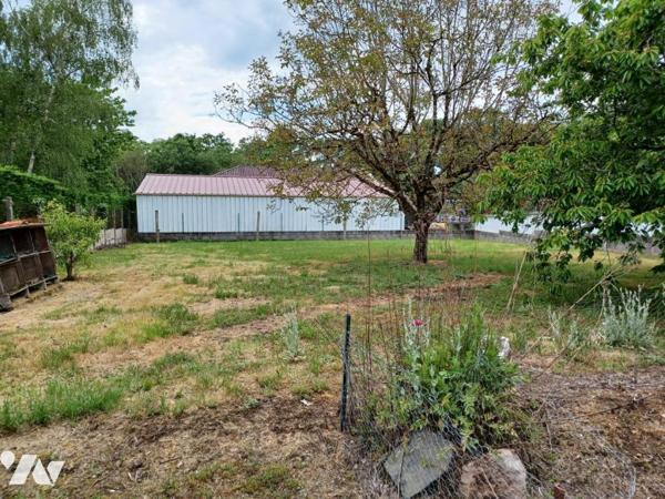 MAISON AVEC 1000M² DE TERRAIN & GARAGES