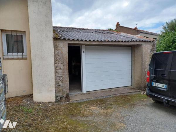 MAISON AVEC 1000M² DE TERRAIN & GARAGES