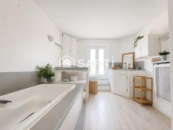 Maison ancienne avec beaux volumes