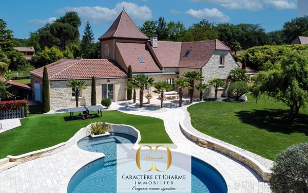 Gourdon (46300) Propriété contemporaine. 316m2. Prestations haut de gamme. Piscine spa.