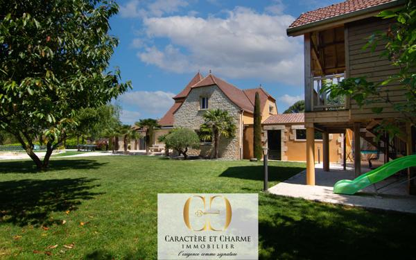 Gourdon (46300) Propriété contemporaine. 316m2. Prestations haut de gamme. Piscine spa.