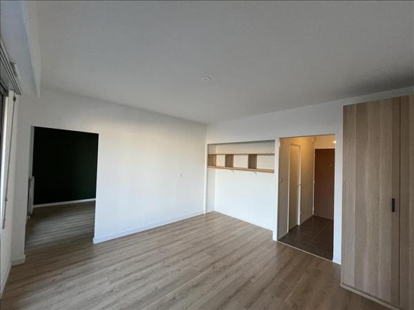 Appartement à louer 756 € CC MERIGNAC 1 pièce 33 m² DPE D