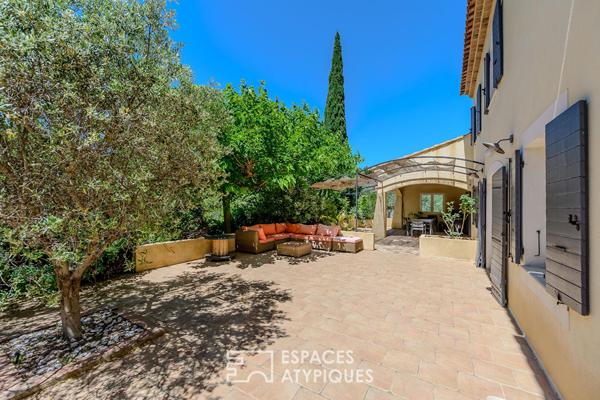 Elégante Bastide avec piscine et dépendance à Pélissanne