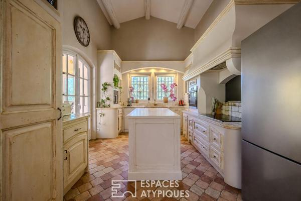 Elégante Bastide avec piscine et dépendance à Pélissanne