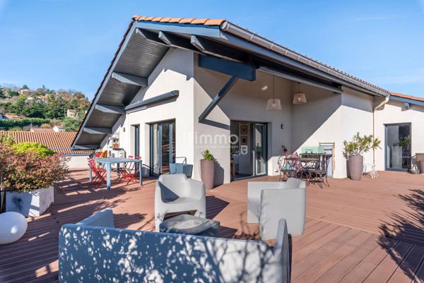 Exceptionnel toit-terrasse de 152 m² + 110 m² d’extérieur