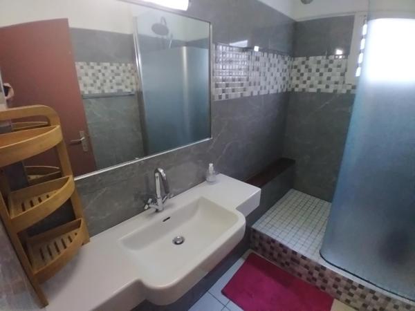 Appartement T2/T3 de 57 m² Saint Gilles les Bains (prox. Roches Noires)