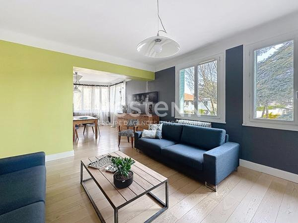 Appartement triplex avec 3 chambres, un bureau et un jardin - 69500 BRON