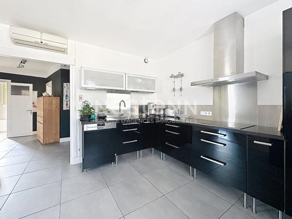 Appartement triplex avec 3 chambres, un bureau et un jardin - 69500 BRON