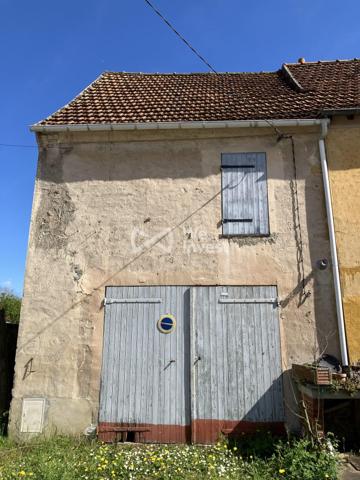 MAISON AVEC GARAGE ET GRANGE