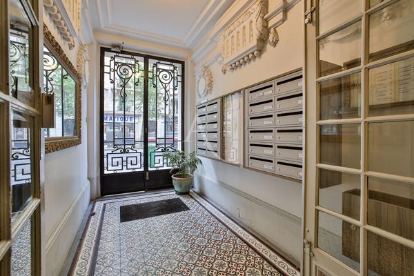 Appartement Paris 3 pièce(s) 57.90 m2