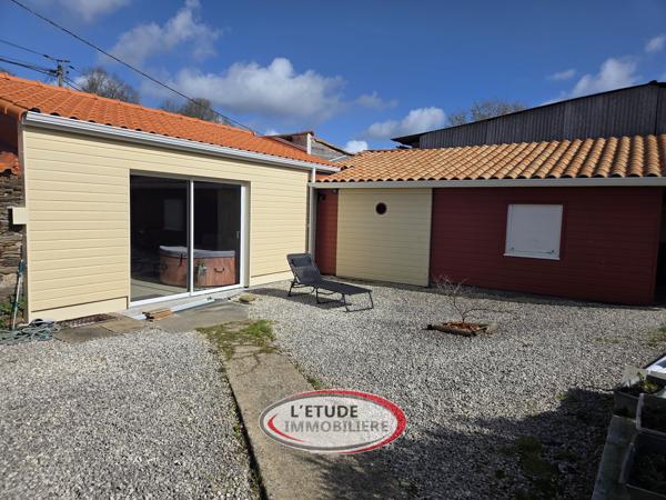 SAINTE-PAZANNE : au calme, maison 4 chambres, 160 m² d'annexes sur environ 1 600 m² de terrain clos !